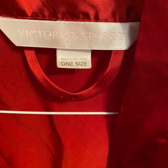 Victoria’s Secret red robe one size silky feel - Picture 2 of 5